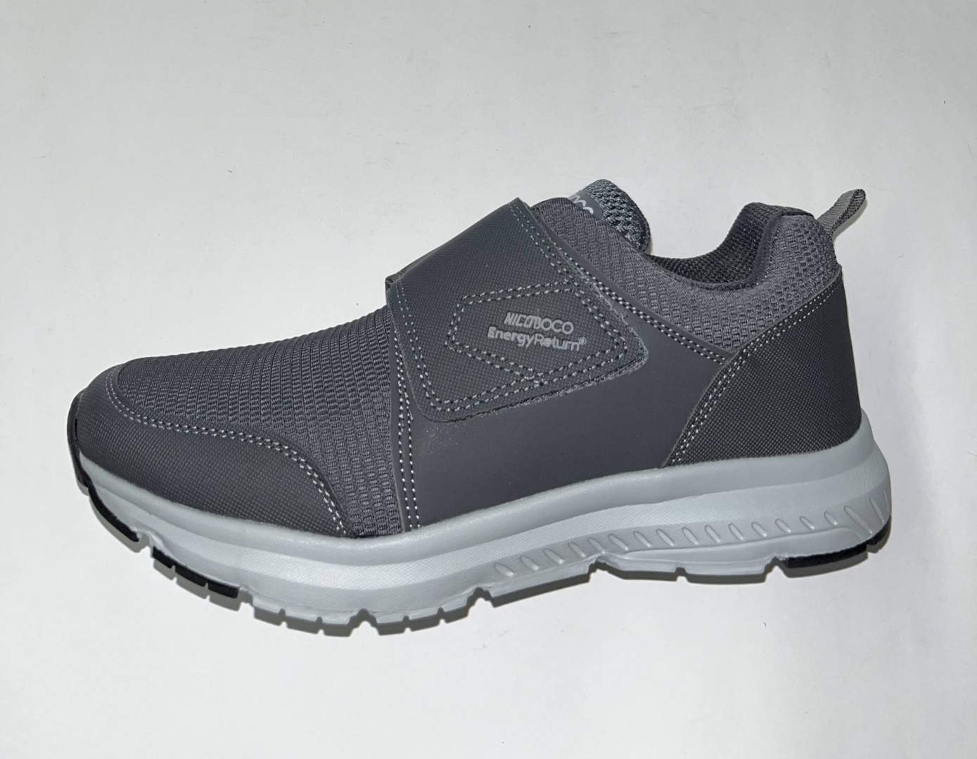 Deportivo con belcro para hombre en textil gris Máster de NICOBOCO. D-097