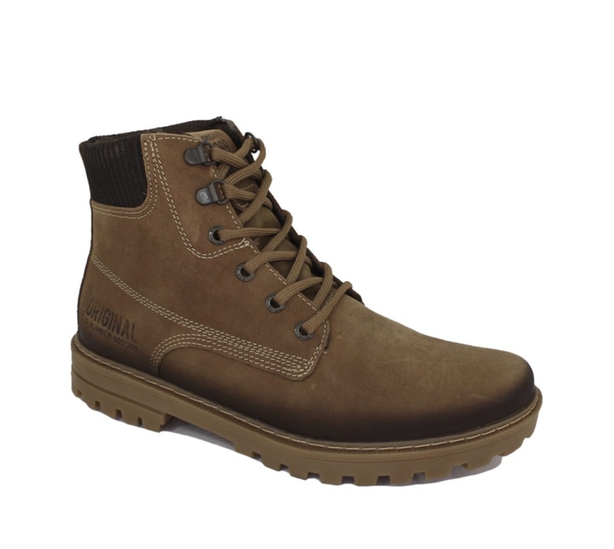 Bota en piel tipo montaña de hombre en color cuero fabricada por PEGADA. H-288