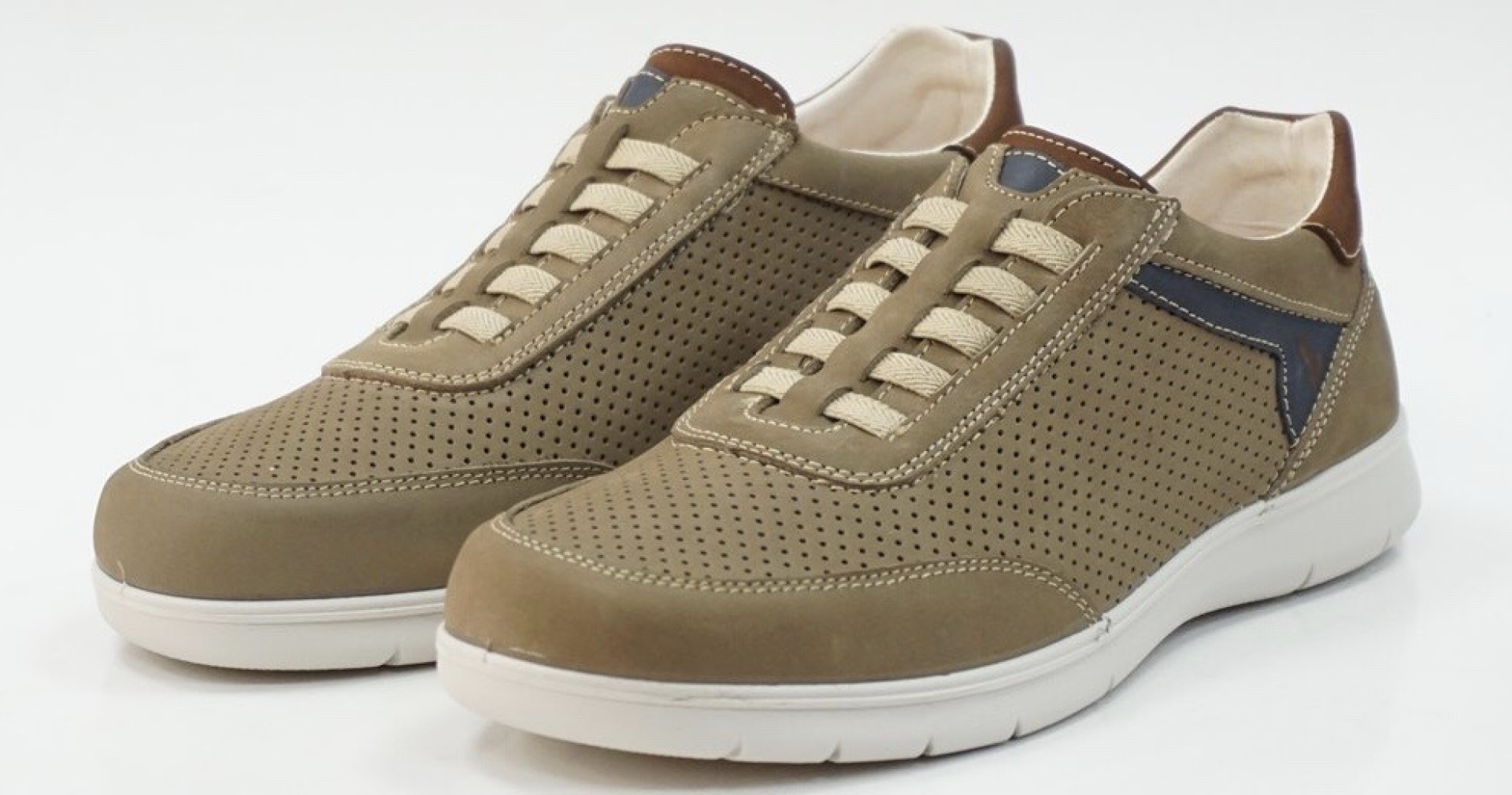Zapato casual para hombre en nobuck color ceniza de LUISETTI. H-302