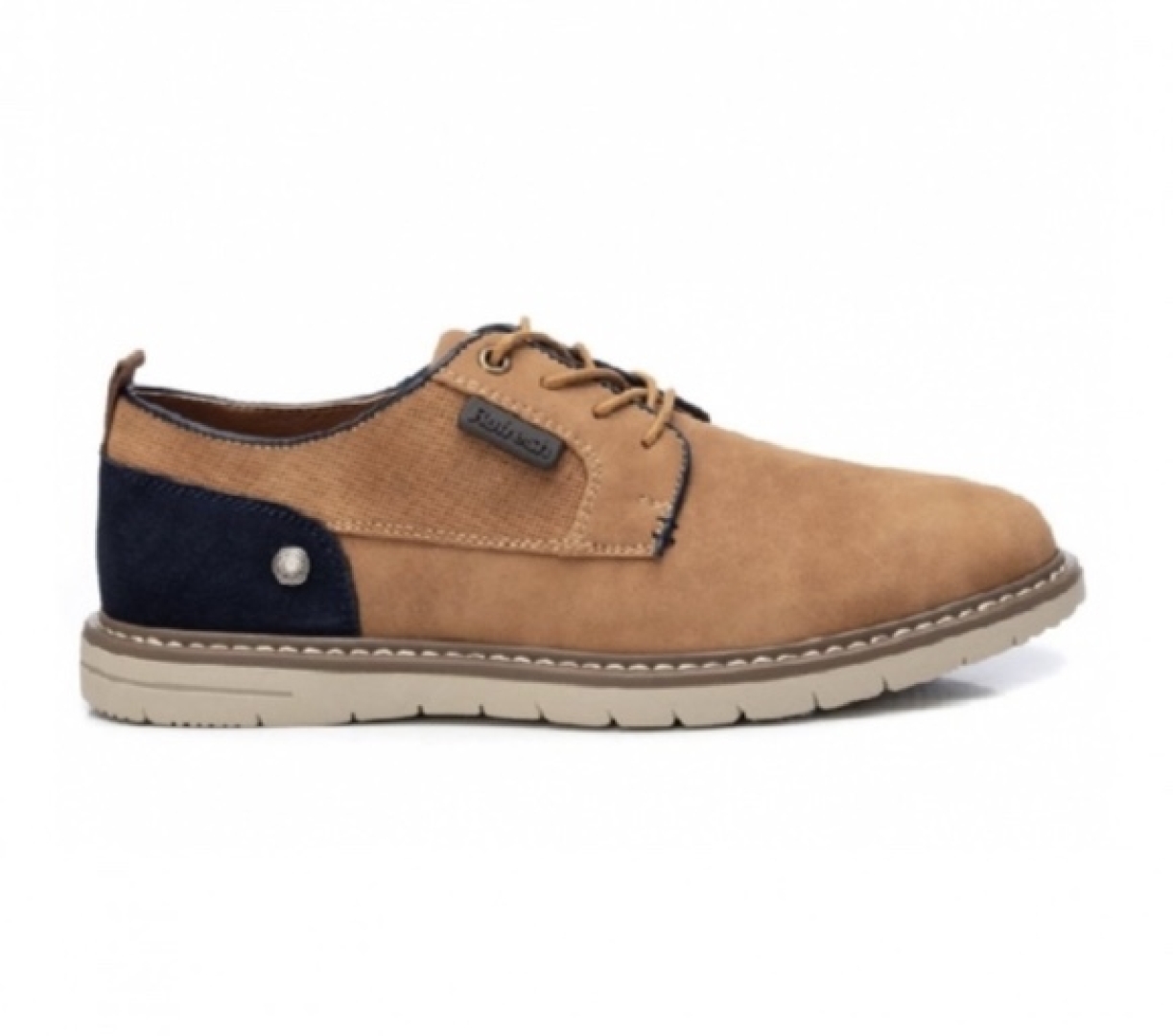 Zapato casual para hombre en color camel de REFRESHOES. H-305