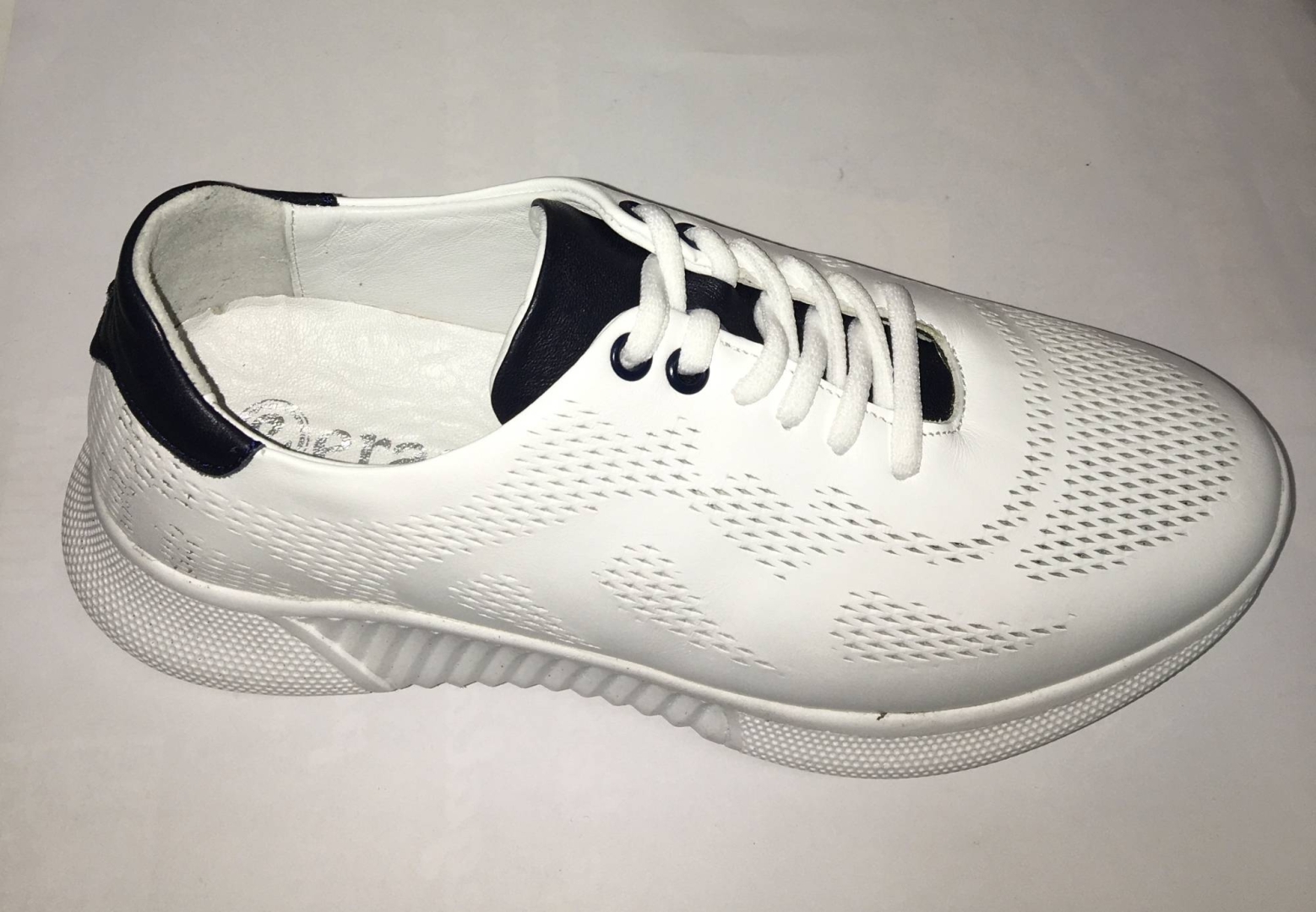 Zapato deportivo para hombre en piel, color blanco de ERASESHOES. H-322