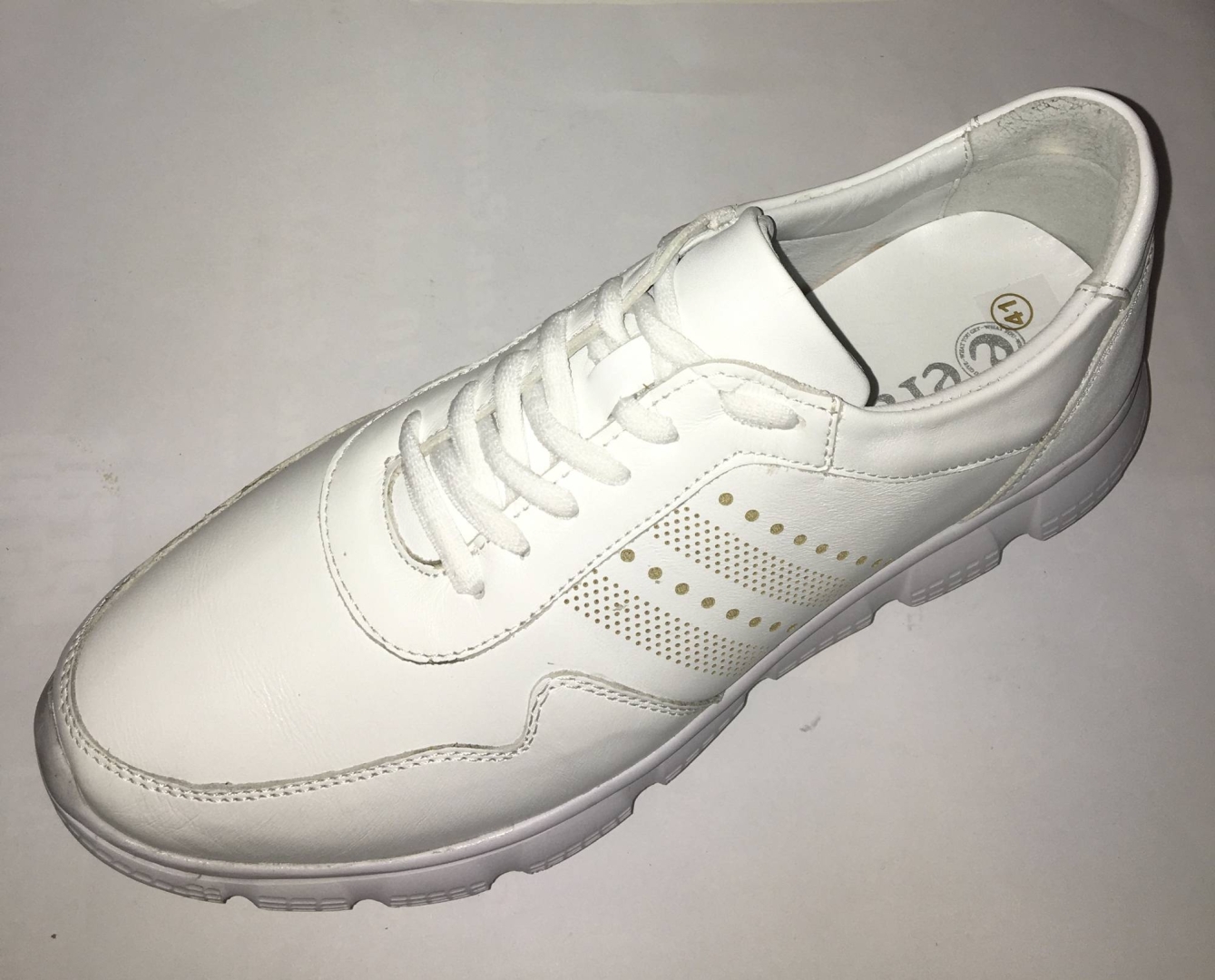 Zapato deportivo para hombre en piel color blanco de ERASESHOES. H-323