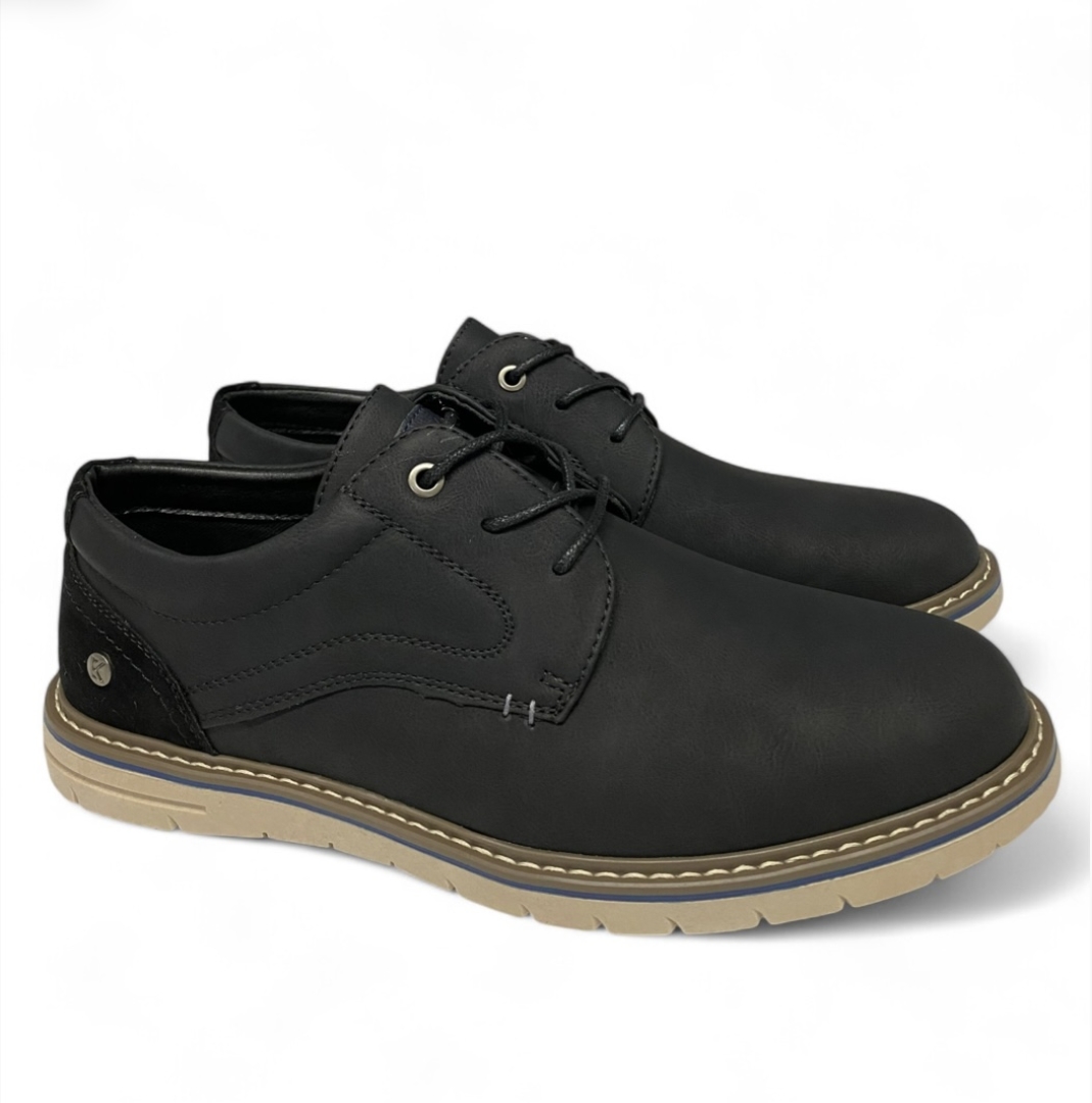 Zapato casual para hombre con cordones en negro de ETIKA. H-419