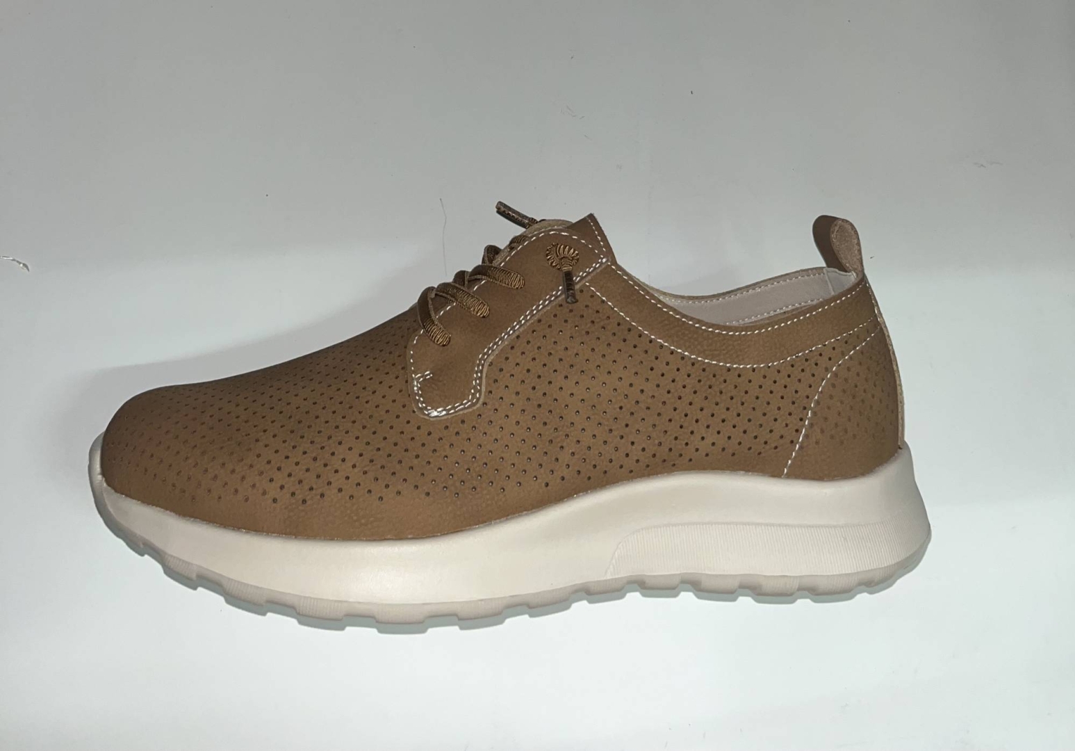 De RELAX4YOU zapato blucher en piel camel. H-426