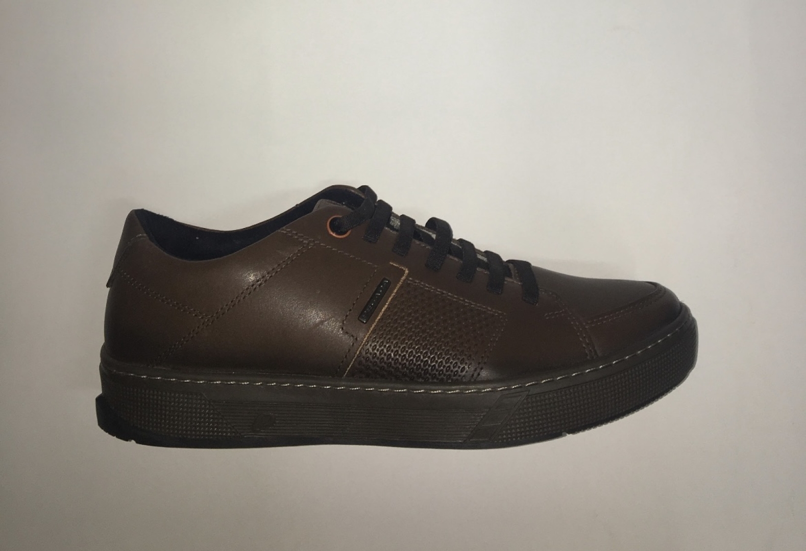 Zapato en piel para hombre en color marrón de PEGADASHOES. H-345