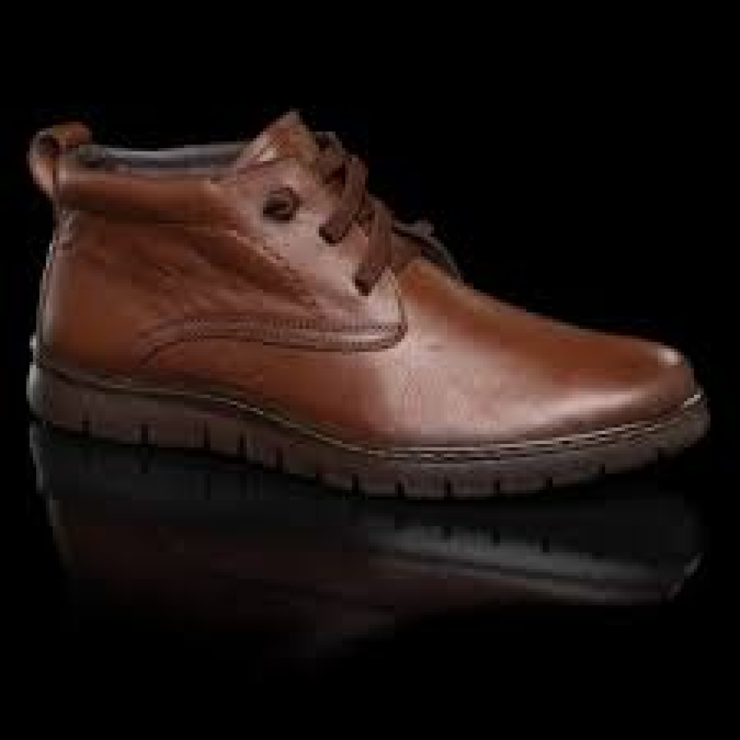 Bota corta casual en piel para hombre en color marrón de ERASESHOES 13010. H-351