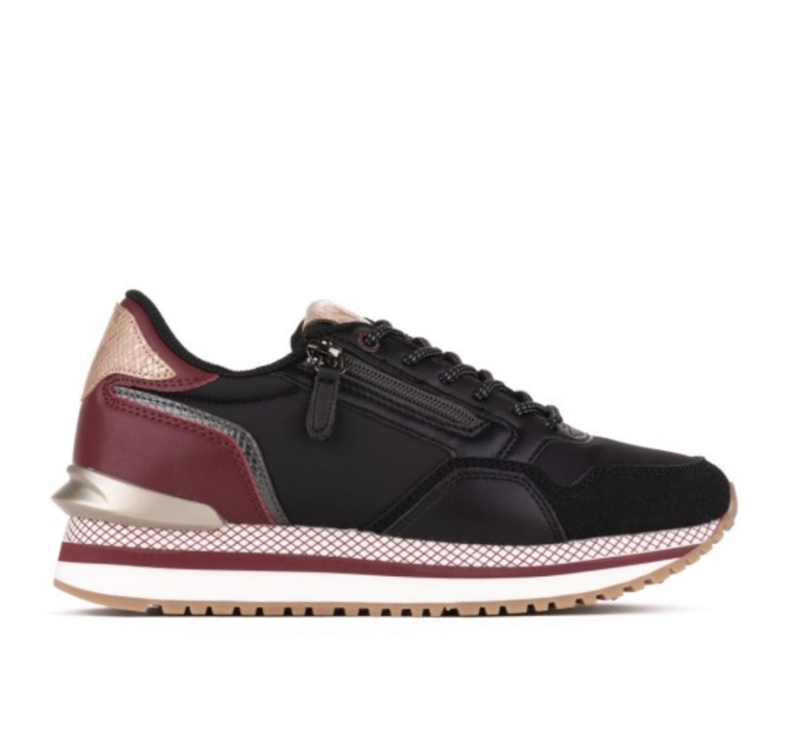 Zapato deportivo en negro para mujer en negro Whitney de YUMAS. M-674
