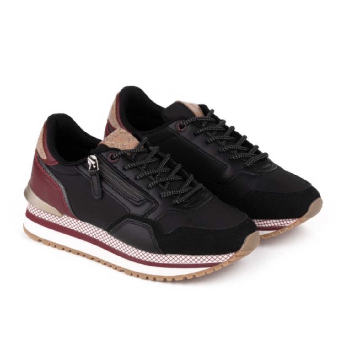 Zapato deportivo en negro para mujer en negro Whitney de YUMAS. M-674