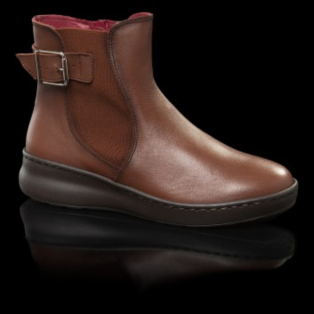 Botín para mujer en piel marrón de ERASESHOES 15019. M-222