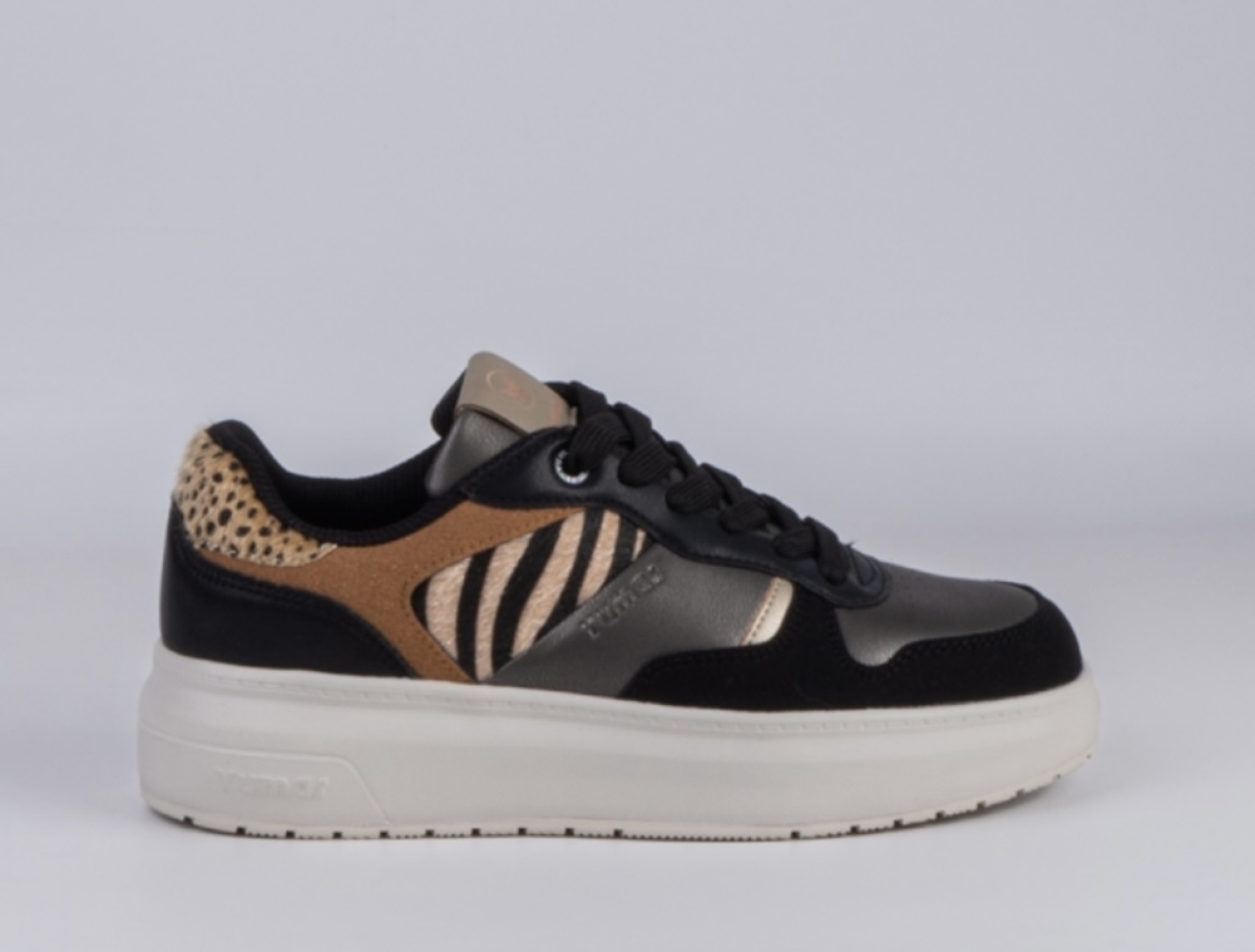 Deportivos casual en plomo y negro para mujer Spice de YUMAS. D-166