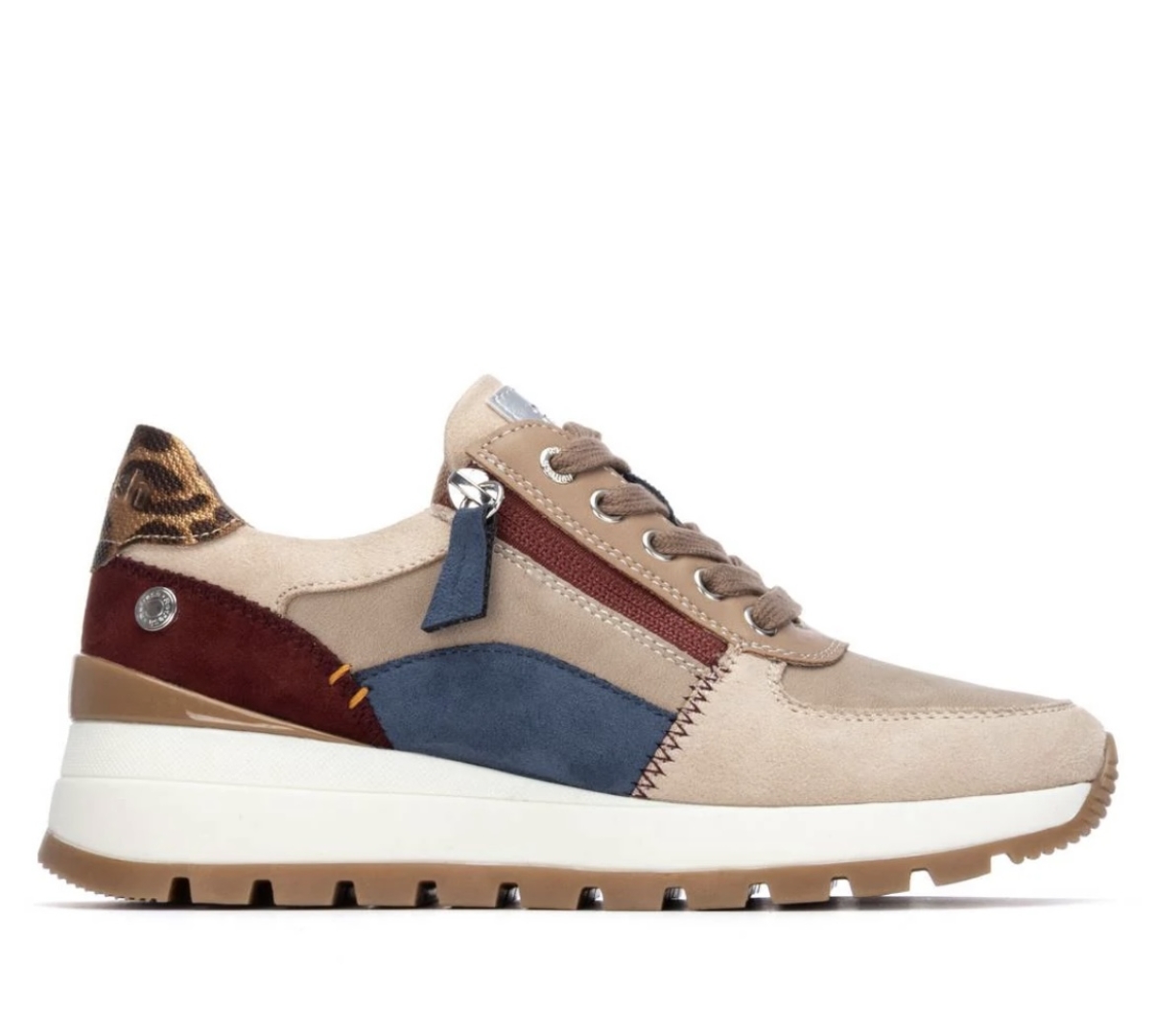 Zapato casual para mujer con cuña baja nude y granate 173243 de REFRESHOES. M-684