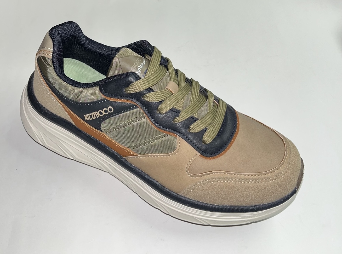Deportivos casual para hombre con cordones en beige Monday de NICOBOCO. H-467
