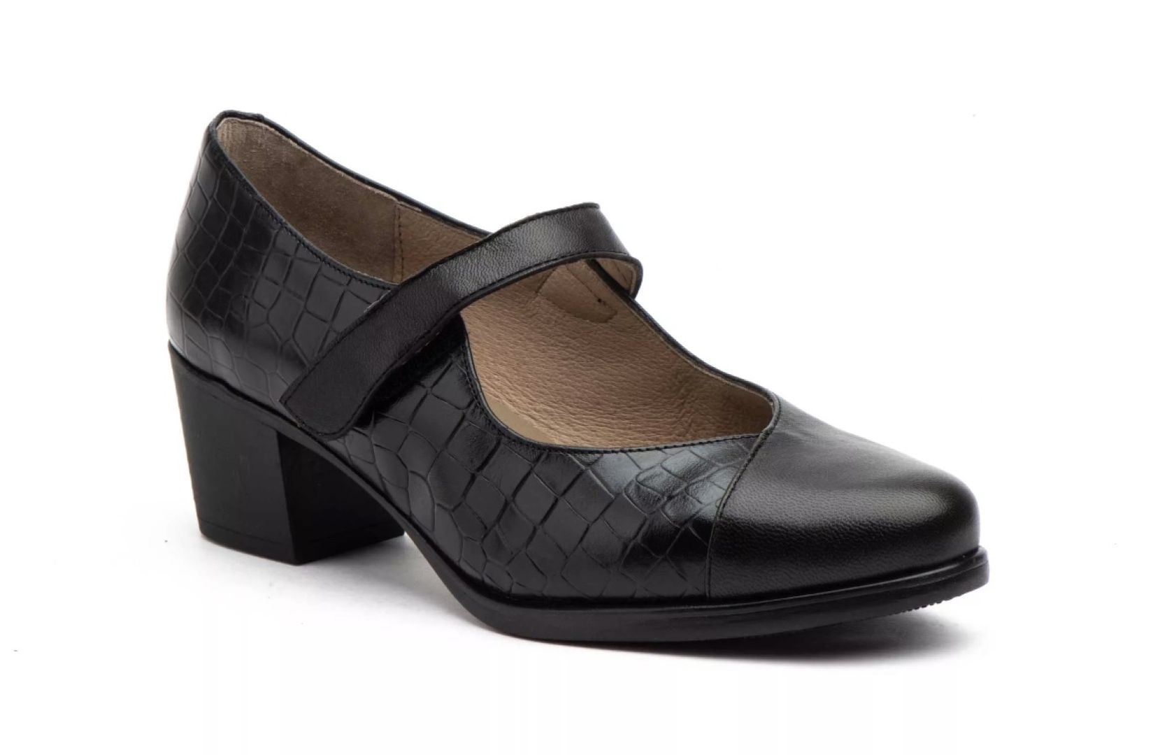 Mercedes con tacón medio en piel negra. M-711