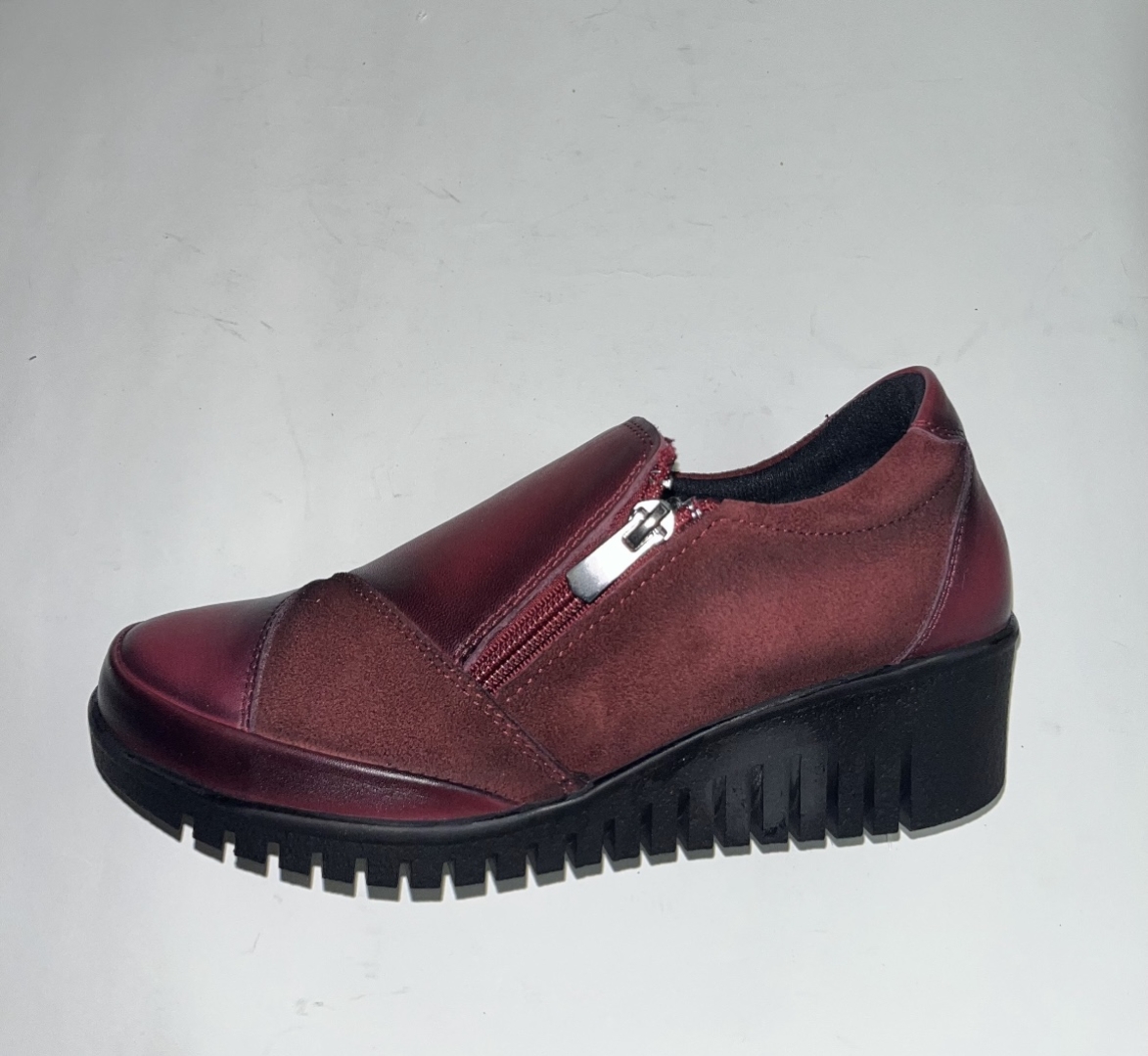 Zapato en piel burdeos para mujer con cremallera Artimisa de ERASESHOES. M-734