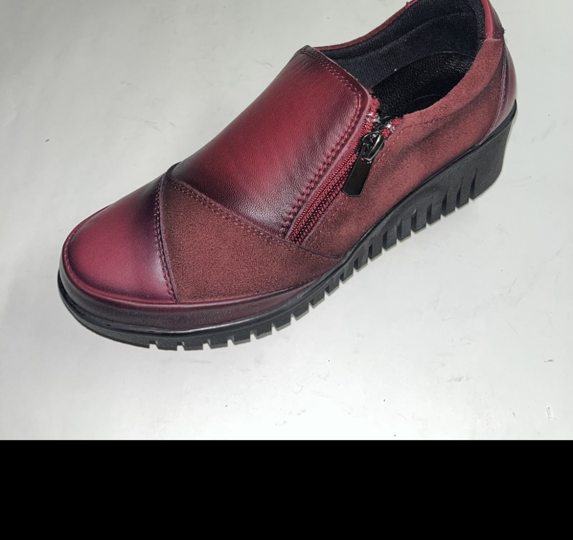 Zapato en piel burdeos para mujer con cremallera Artimisa de ERASESHOES. M-734