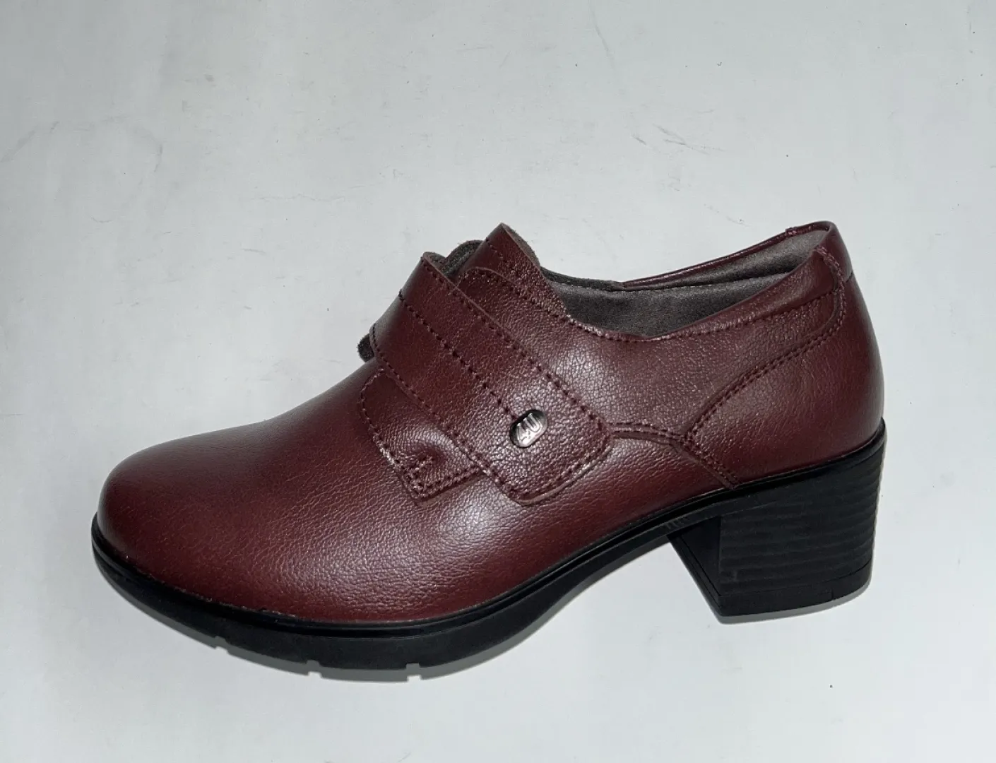 Zapato abotinado para mujer en piel burdeos con belcro R103 de RELAX 4YOU. M-730