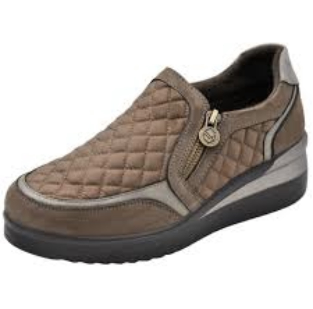 Zapato casual con cuña y cremallera en marrón 25M575 de MYSOFT. M-691