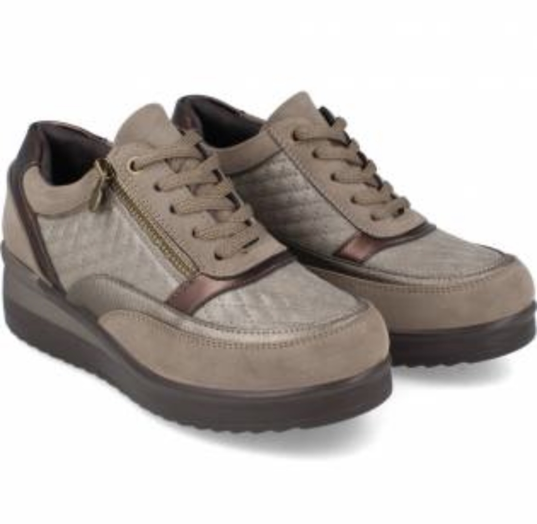 Zapato casual con cuña media, cordones y cremallera en taupe 25M571 de MYSOFT. M-692