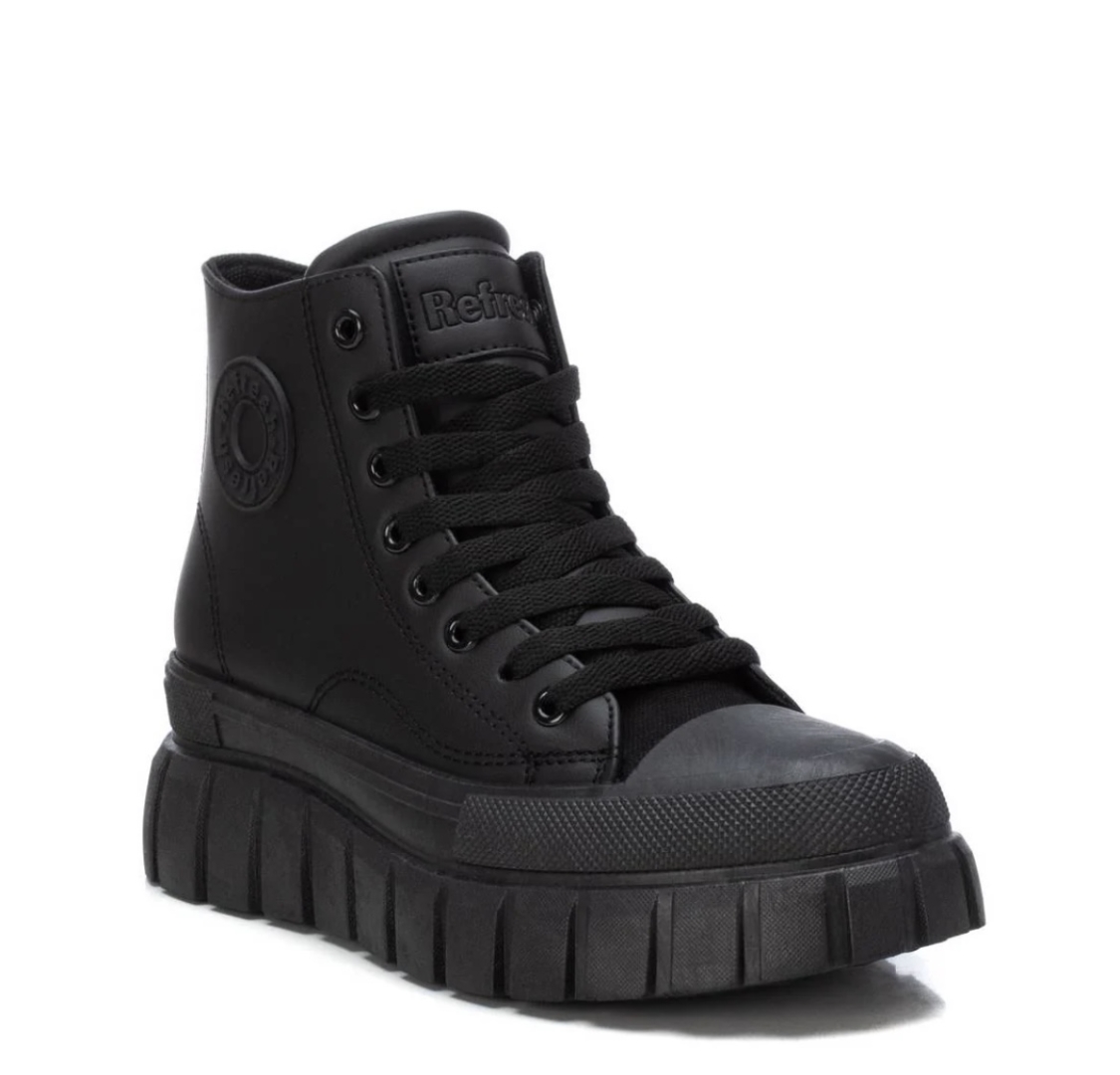 Botín deportivo con cordones y cremallera en beige 172359 de REFRESHOES. M-688