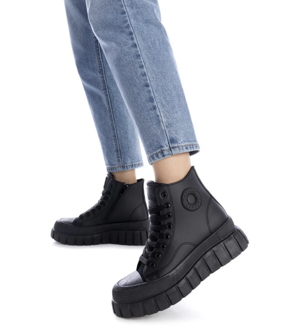 Botín deportivo con cordones y cremallera en beige 172359 de REFRESHOES. M-688