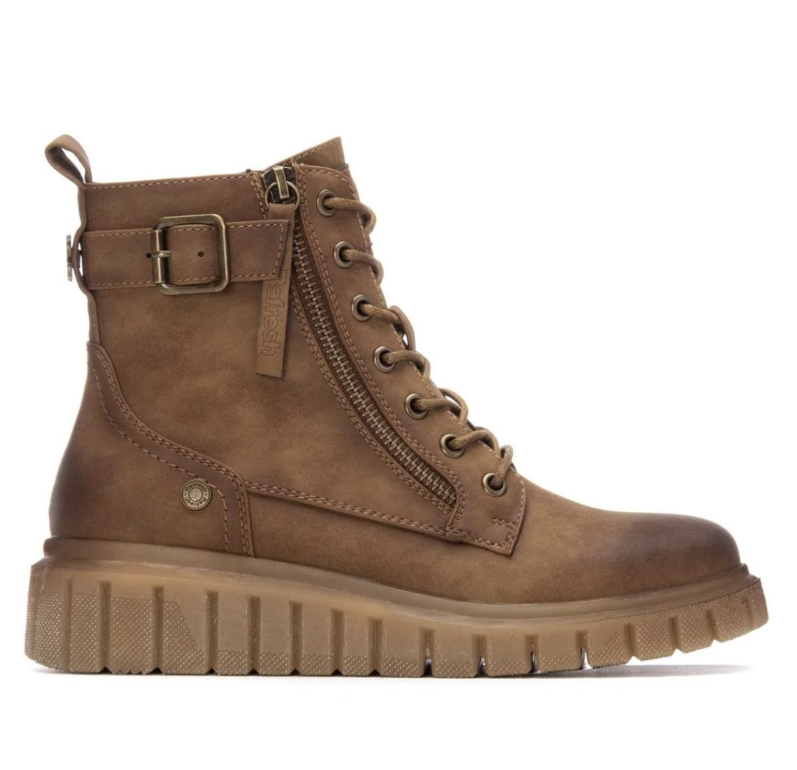 Botín tipo militar para mujer en camel 173210 de REFRESHOES. M-758