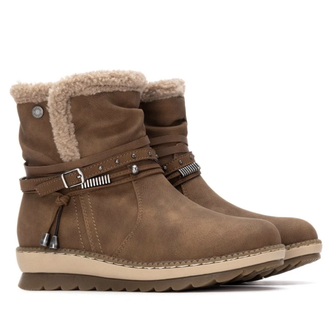 Bota corta para mujer en antelina marrón 173250 de REFRESHOES. M-756