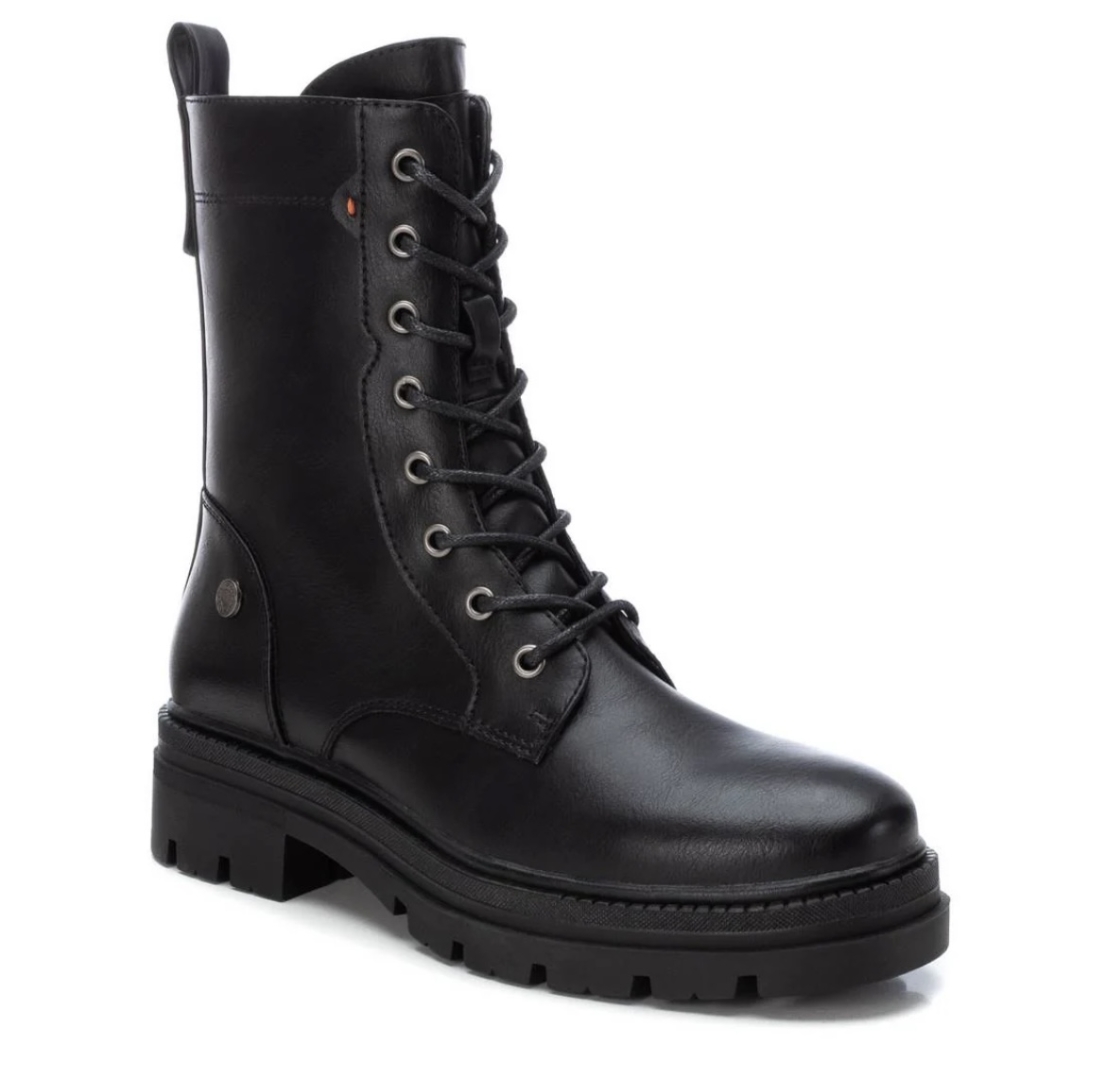 Bota corta tipo militar para mujer en negro 171977 de REFRESHOES. M-755