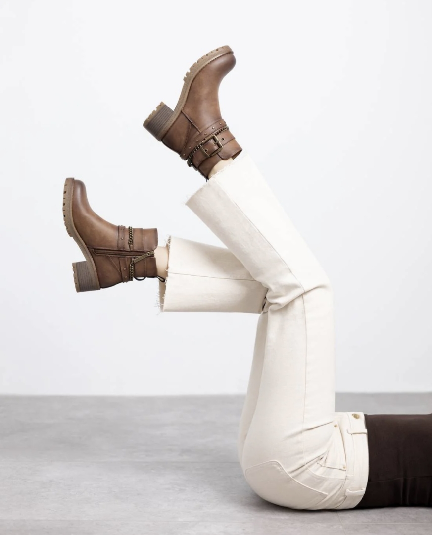 Botín casual con tacón para mujer en marrón 172918 de REFRESHOES. M-753