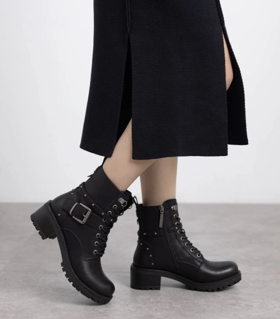 Botín tipo militar con tacón en negro 173247 de REFRESHOES. M-752