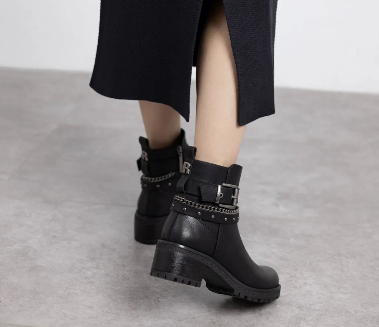 Botín casual con tacón para mujer en negro 172918 de REFRESHOES. M-754