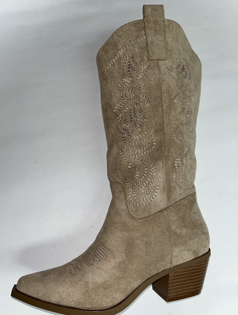 Bota campera en antelina beige-kaki con tacón de 4cm. M-746