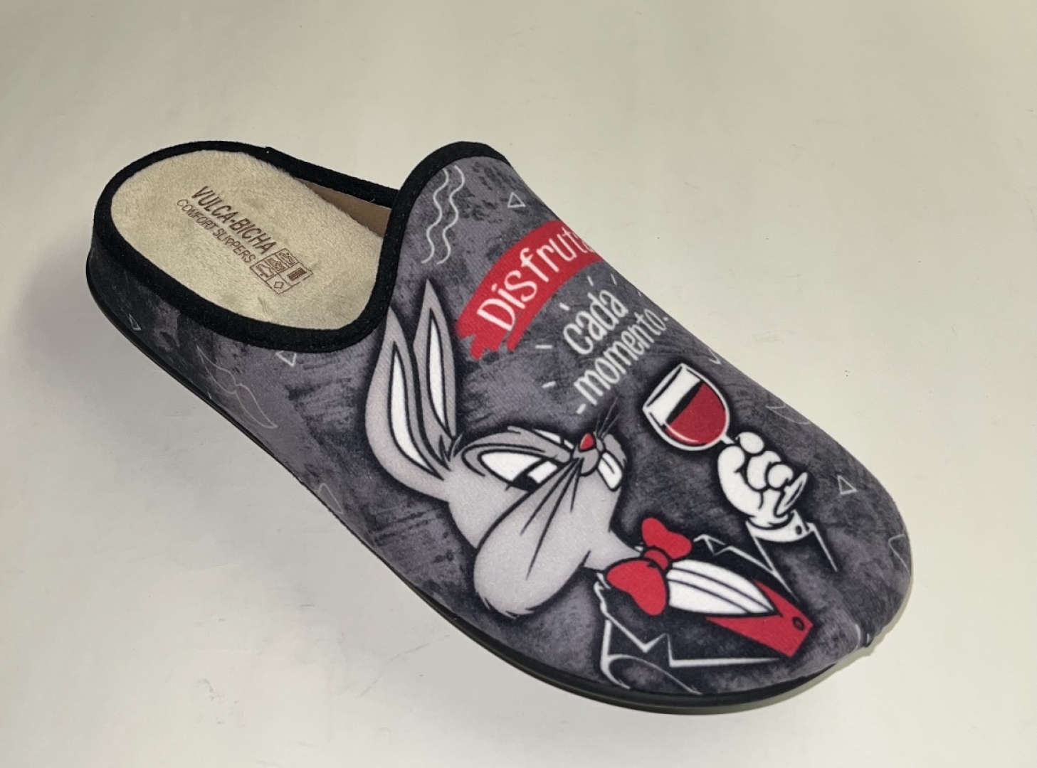 Zapatillas para hombre con dibujo y frase motivadora fabricada por VULCA BICHA. T-694
