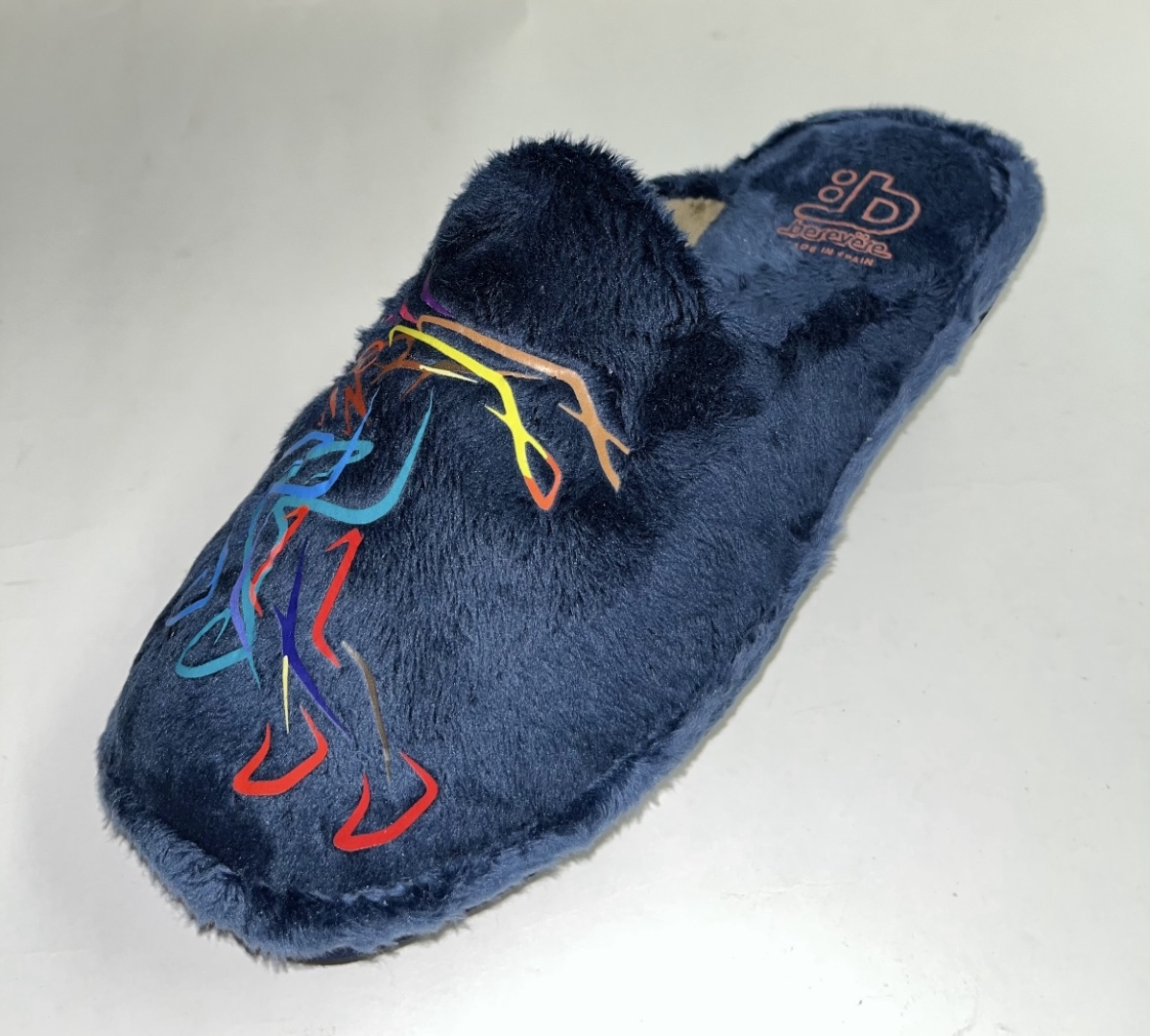 Zapatillas chancla para hombre en marino con bordado de runner de BEREVERE. T-679