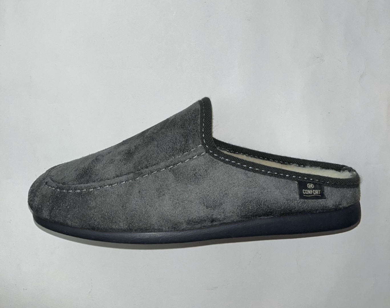 Zapatillas en antelina gris de hombre fabricadas en España por CALZAMUR. T-732