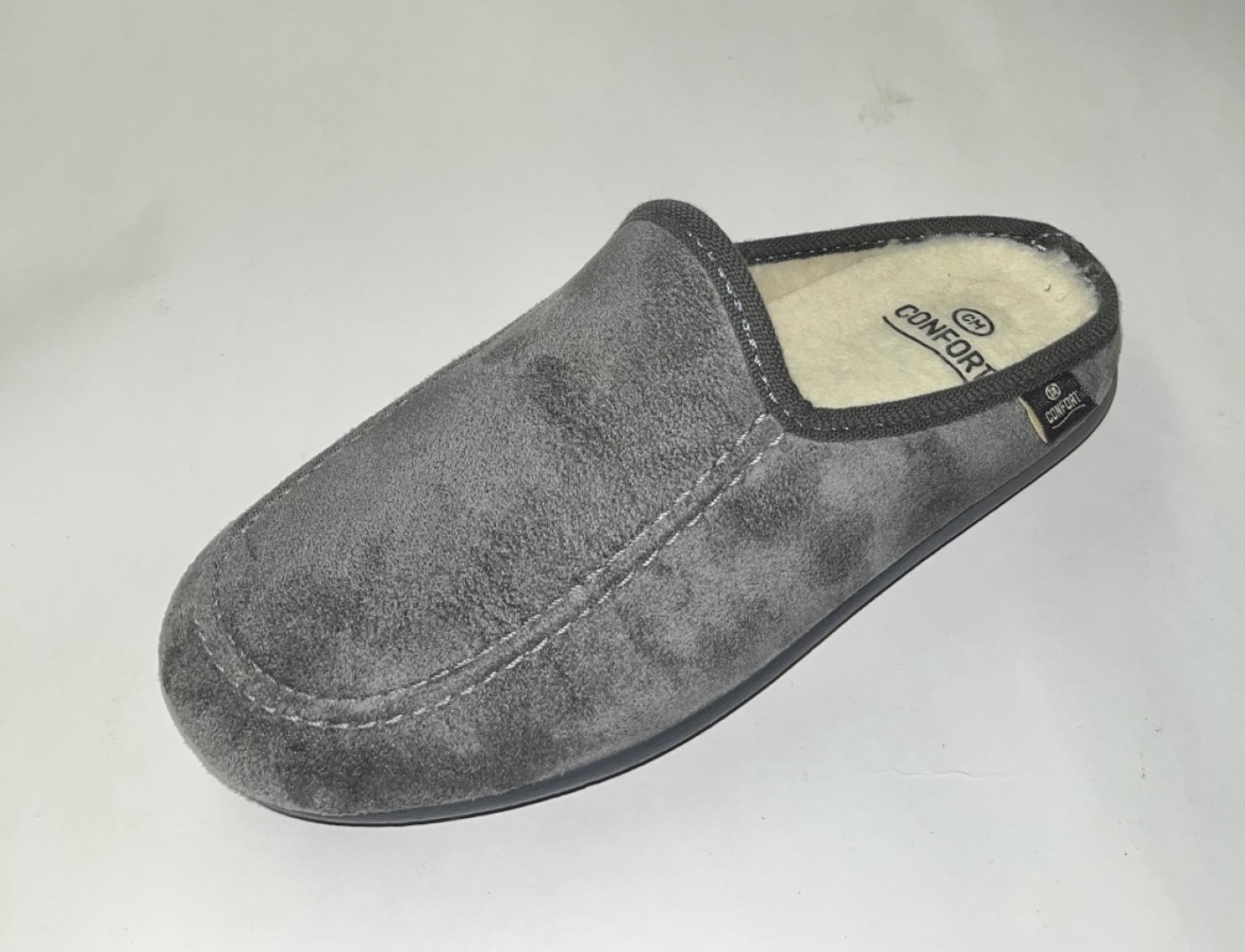 Zapatillas en antelina gris de hombre fabricadas en España por CALZAMUR. T-732
