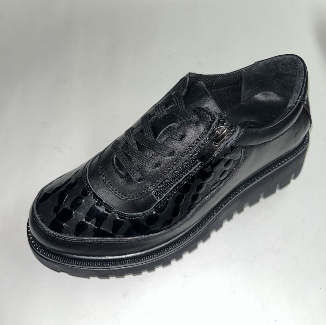 Zapatos en piel negra de mujer con cordones y cremallera Artimisa de ERASESHOES. M-737