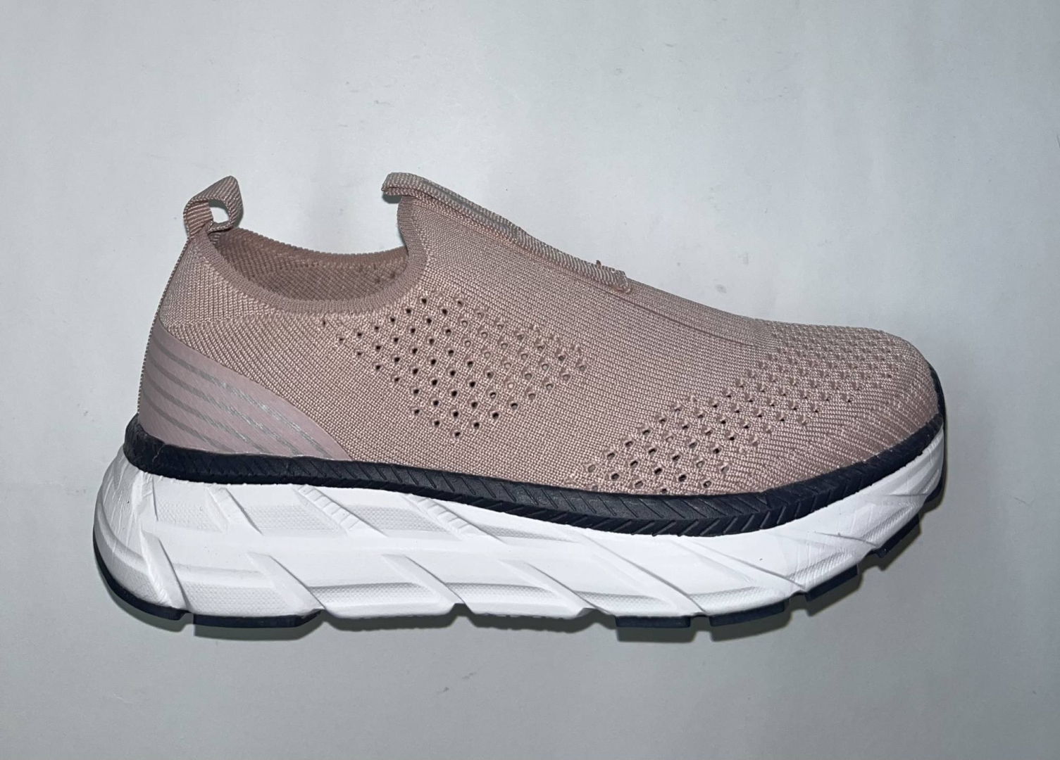 Zapatillas sin cordones NICIBOCO para mujer en color nude. D-048