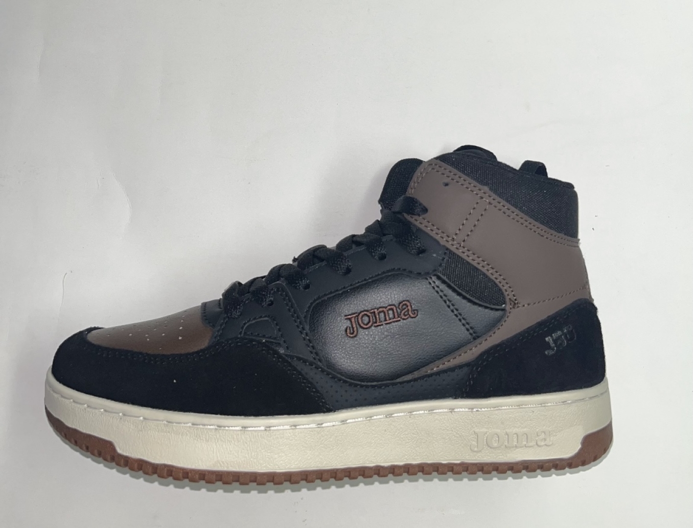 Botín deportivo para hombre en negro y marrón C-J80 de JOMA. H-463