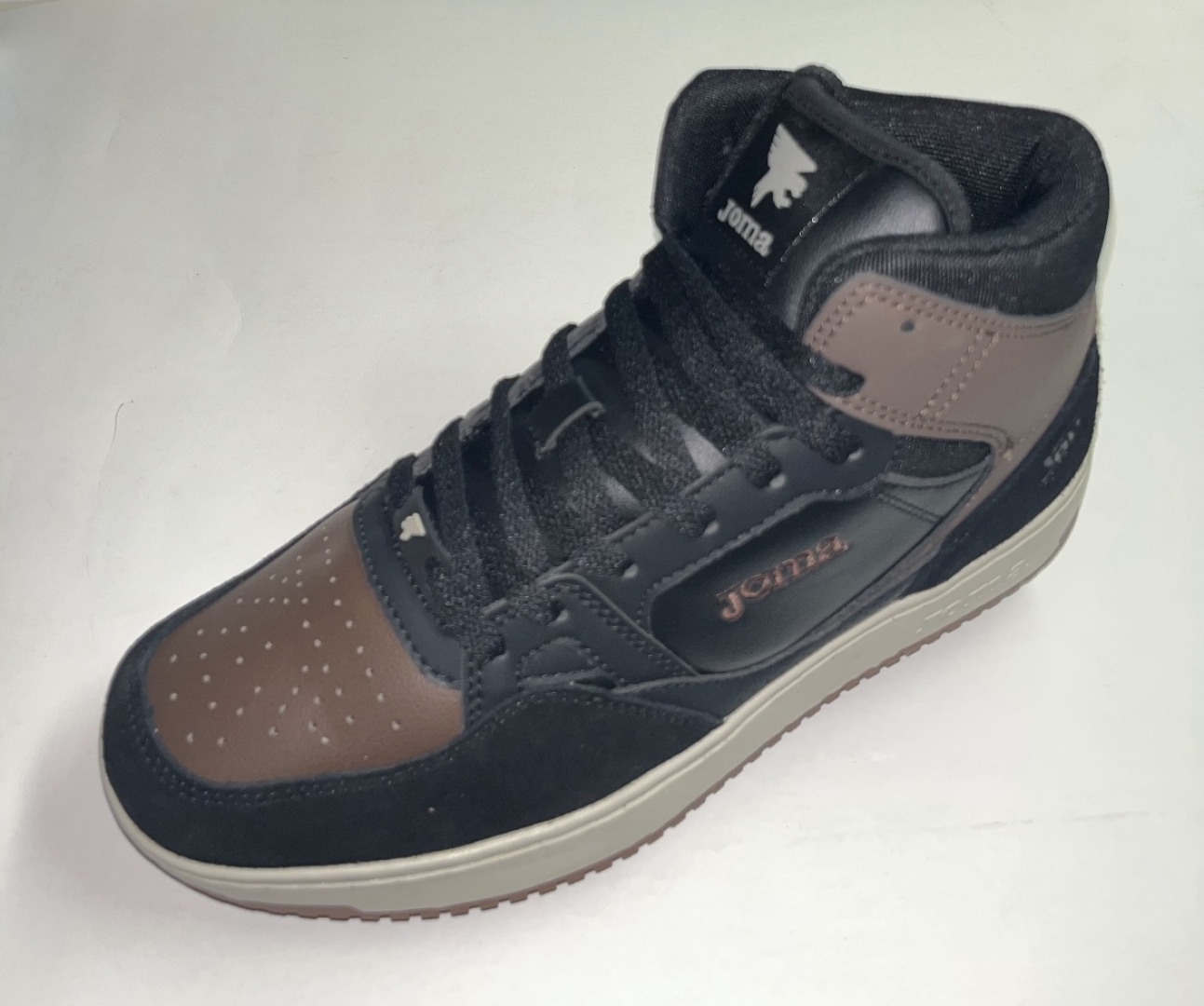 Botín deportivo para hombre en negro y marrón C-J80 de JOMA. H-463