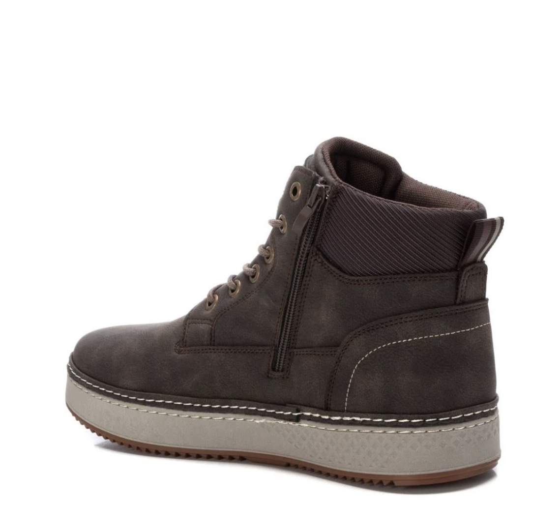 Bota corta para hombre en marrón 172286 de REFRESH. H-476