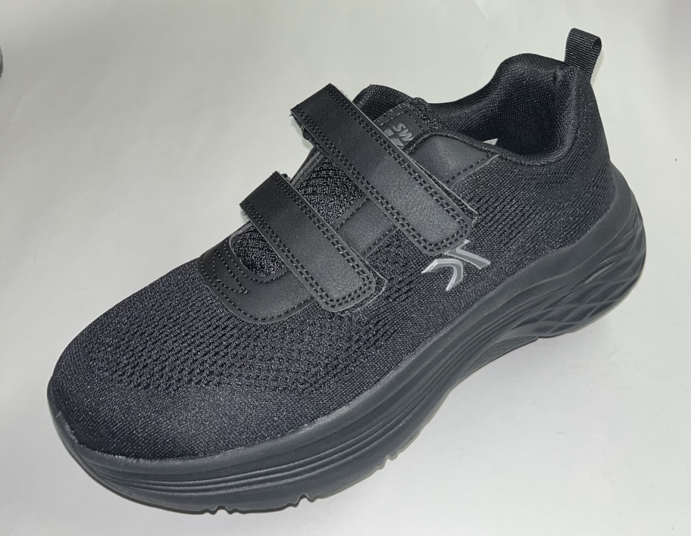 Deportivos confort para hombre en negro con belcro MAIWEN de SWEDEN KLË. D-198