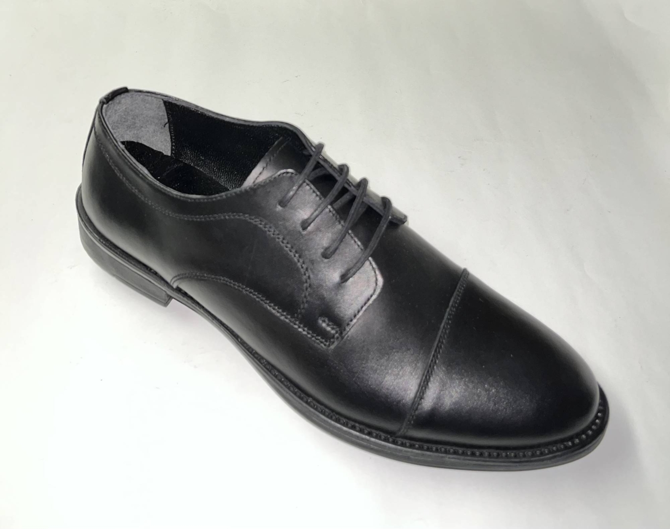 Zapato tipo blucher para hombre en piel negra 1001 de BARHUBER. H-383