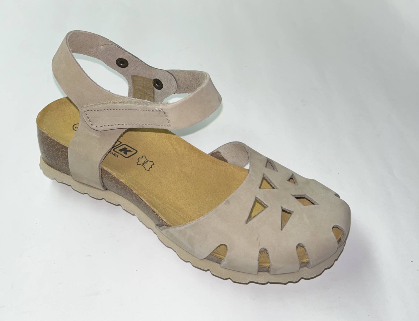 Sandalia para mujer tipo bio en piel beige mod. M-70 de KNK. M-590