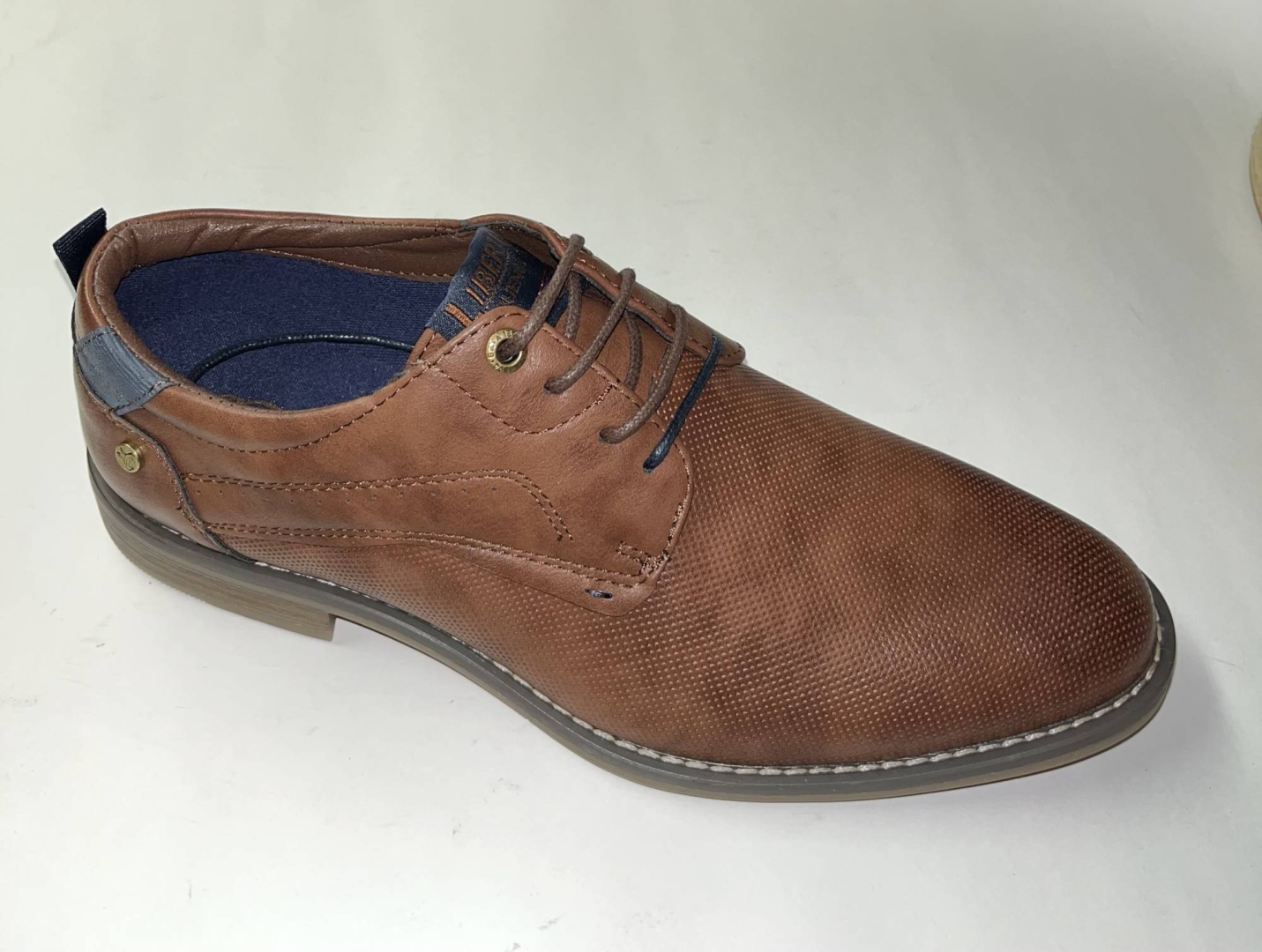Zapato de cordones para hombre en marrón 20011 de LIBERTO. H-387