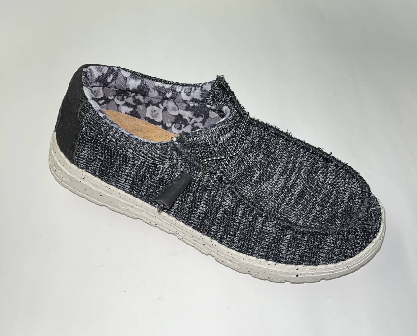 Zapato tipo wallabee en textil negro y gris 23812 de KELARA. H-388