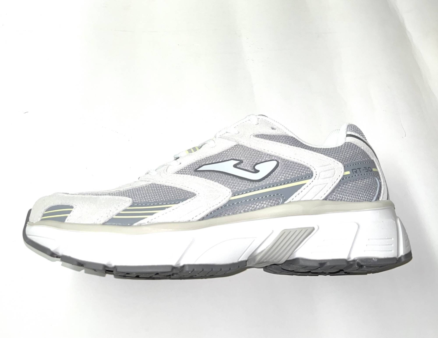 Deportivos casual para hombre en blanco y gris Rrt50 de JOMA. D-225