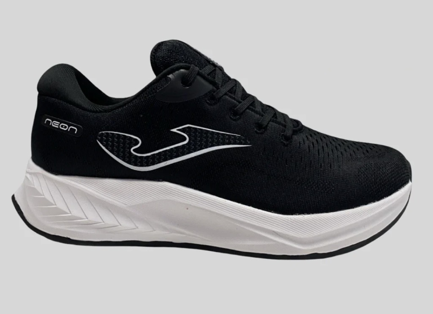 Deportivos casual para mujer en nylon negro NEÓN de JOMA. D-234