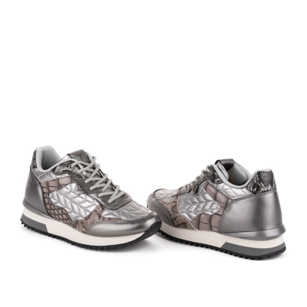 Deportivo casual para mujer en color plomo Nevis de Yumas. D-066