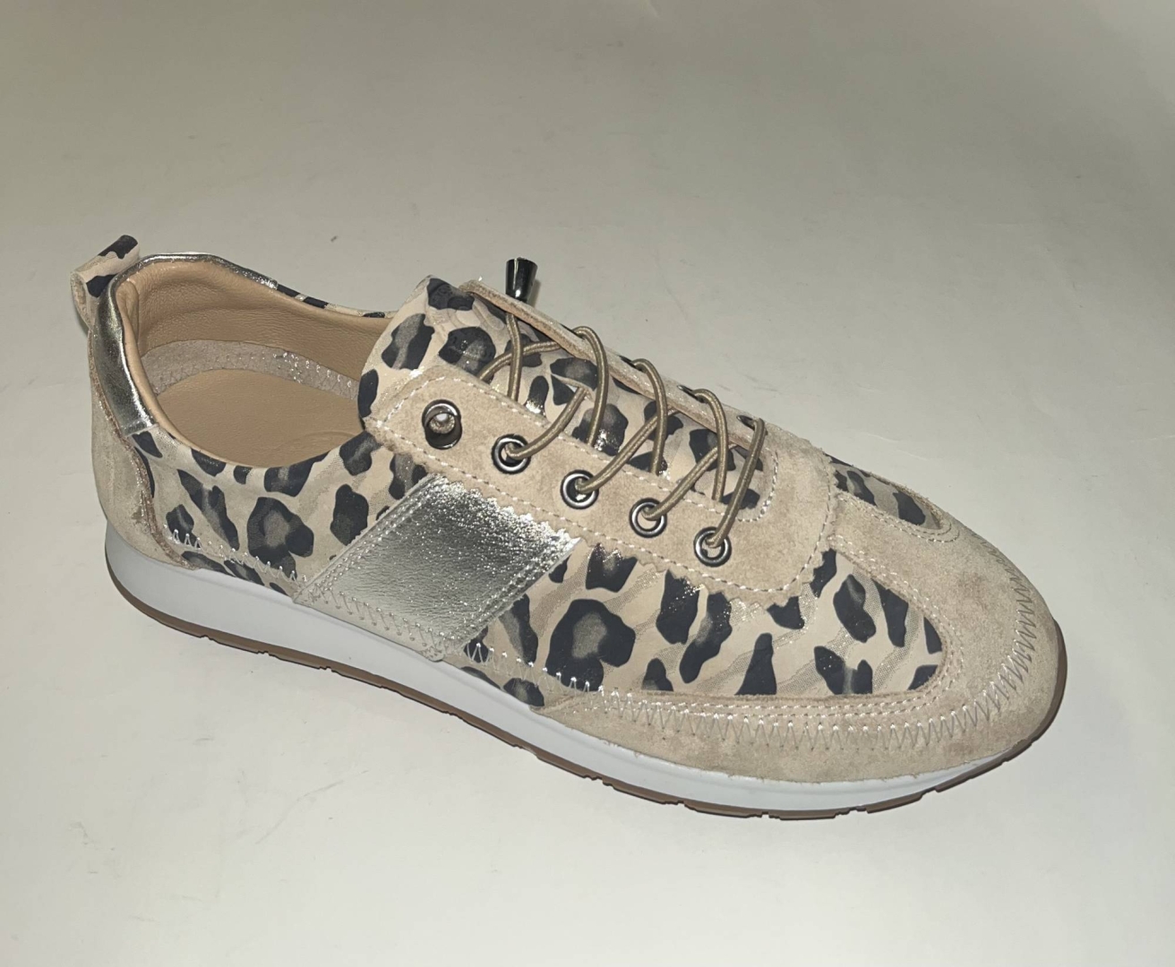 Deportivos para mujer en piel con motivo animal prime 070-105 de ERASESHOES. M-027