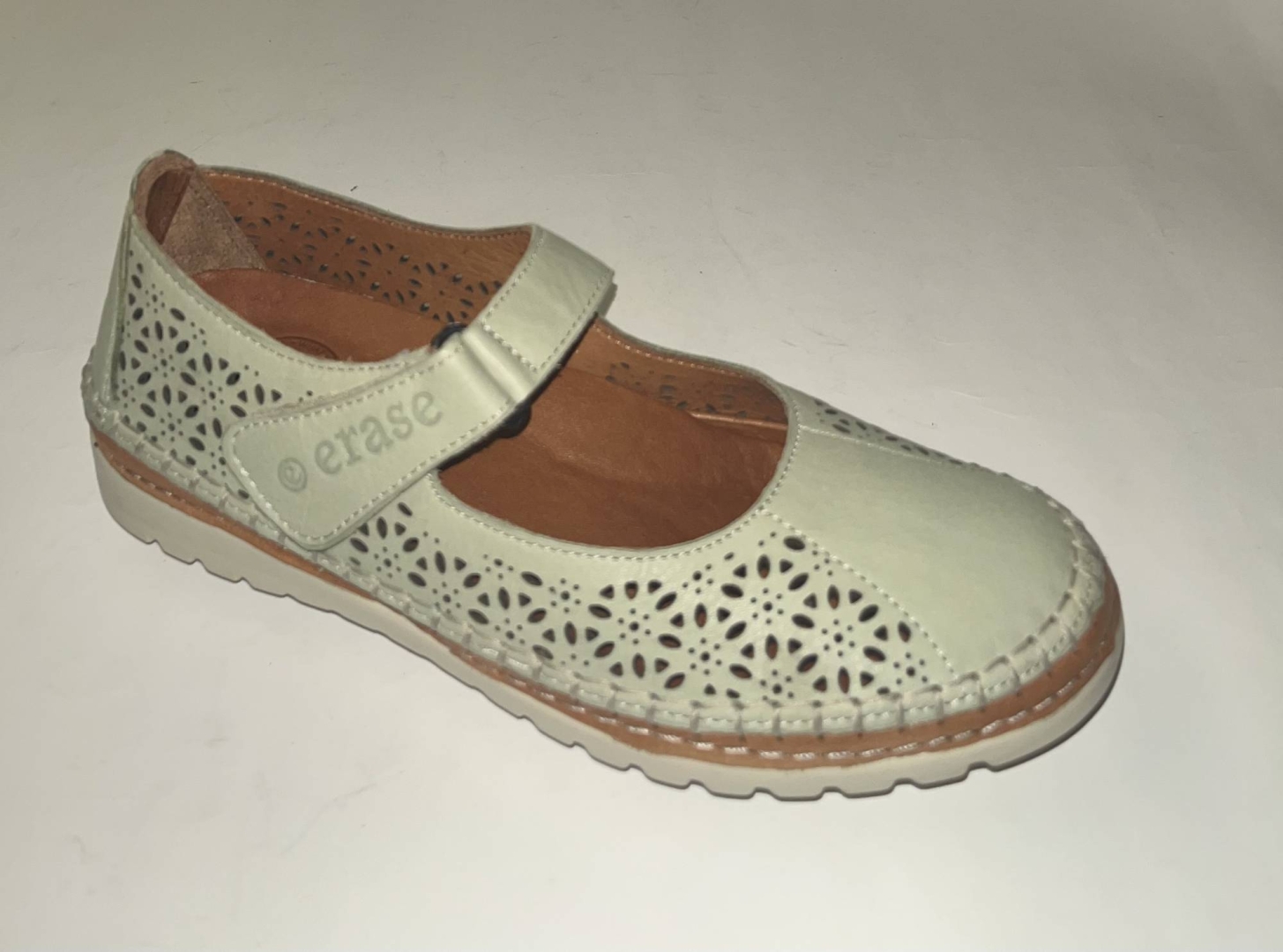 Zapato merceditas en piel color pistacho 016-107 de ERASESHOES. M-029